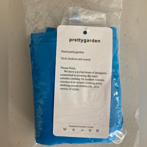 Pretty Garden, Blue V Neck Dress with button front and long puff sleeves. Size M - Picture 7 of 10